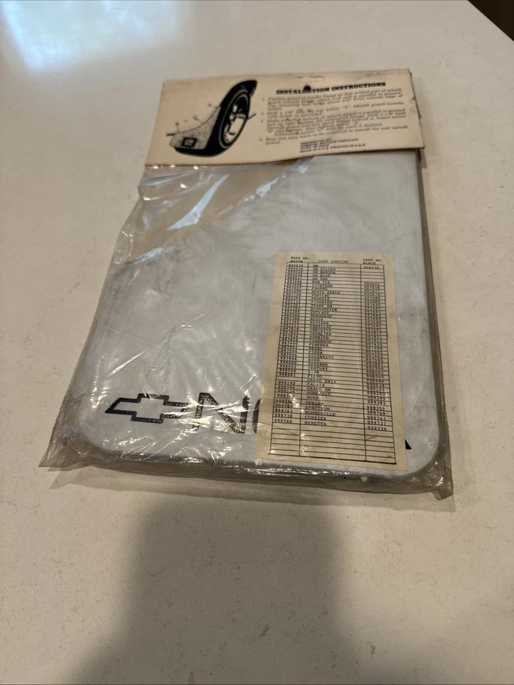 Nuevo de Lote Antiguo GM 999382 Chevrolet Nova Guardabarros Guardabarros OEM Par Blanco Foto 4 de 4