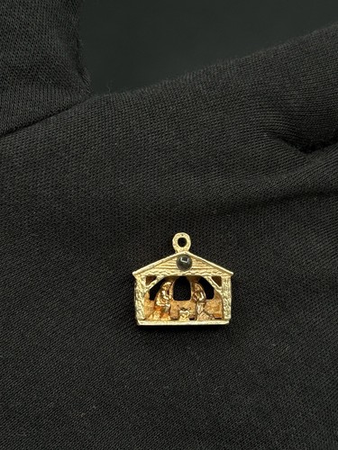 Jesus Pendant Birth Of Jesus In The Barn 14k Gold Vintage - Picture 3 of 6