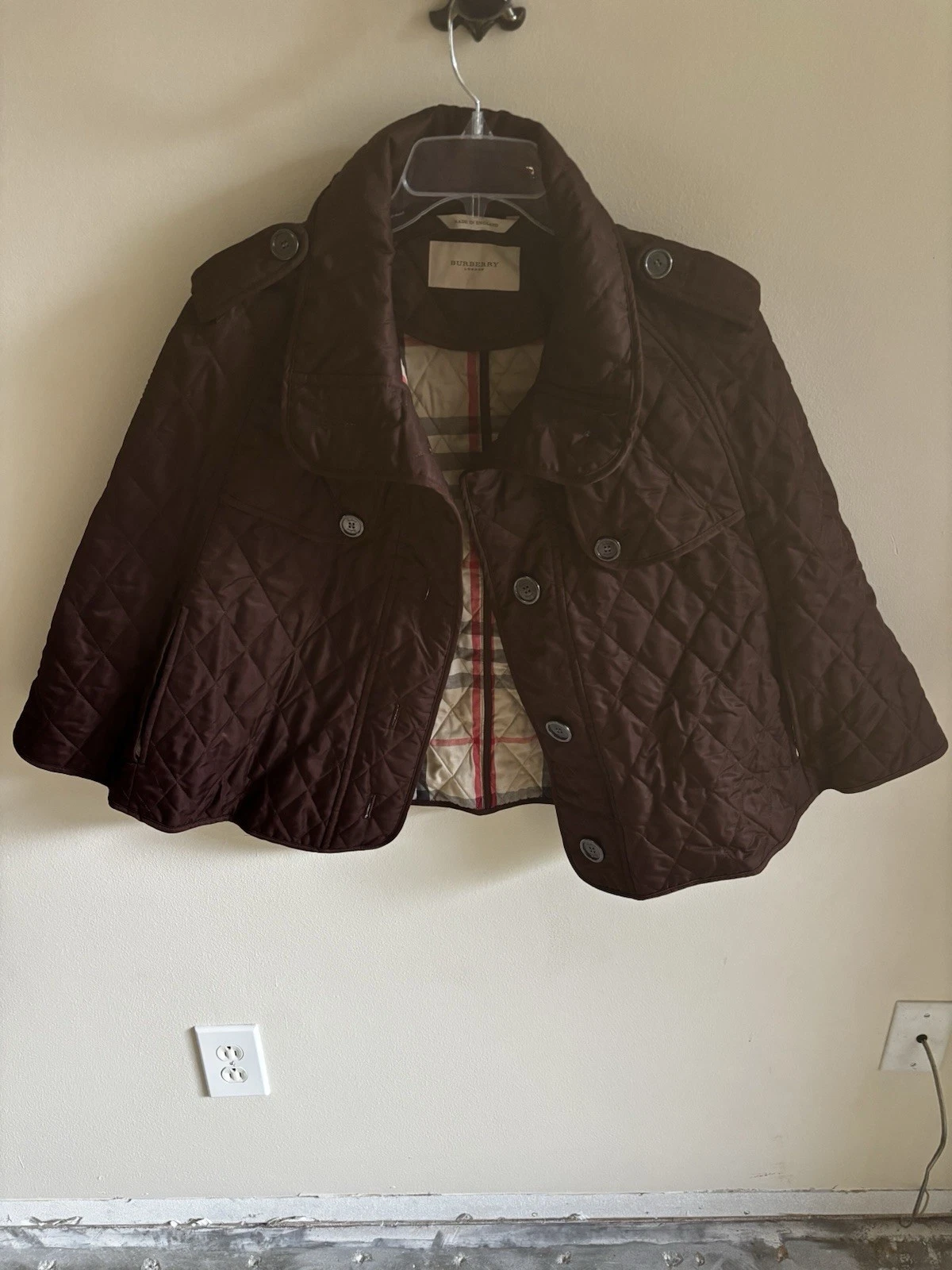 Burberry Quilted Cape Chocolate Brown Nova Check Lined Snap Front Poncho Jacket
Opens in a new windo
