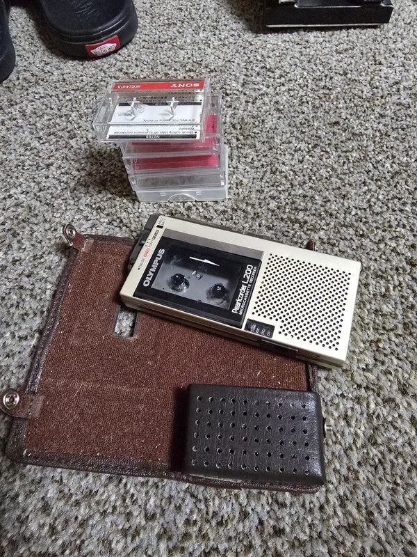 Vintage Olympus Pearlcorder L200 Microcassette Voice Recorder Case Tapes Japan