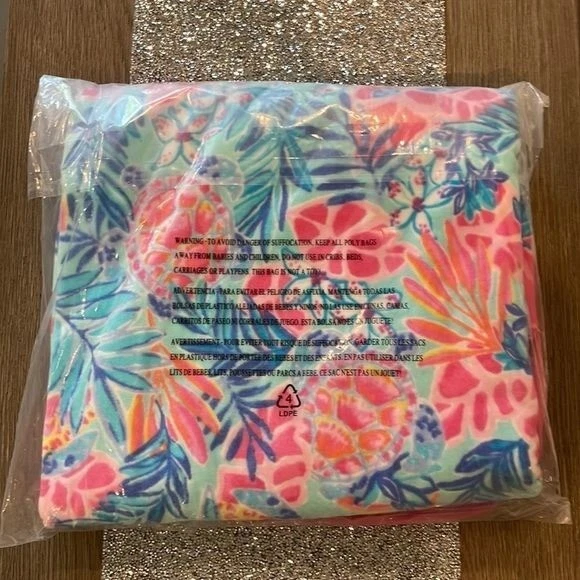 Lilly Pulitzer Shell Beach Towel Large 60" x 60" NEW - Image 4 of 4