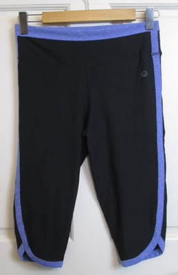 VOGO Black Capri Activewear Pants Womens Size S 26x15.5 Side Stripes 150-34624
