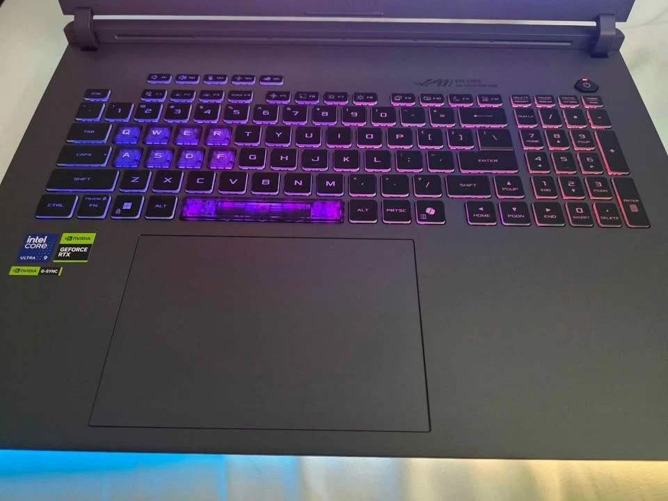 ASUS ROG STRIX G18 ( RTX 5080 ) INTEL CORE ULTRA 9 - Image 2 of 4