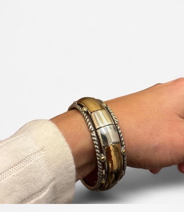 Bracelete com fecho magnético de ouro e prata Brighton. 7 pol. Assinado - Imagem 3 de 4