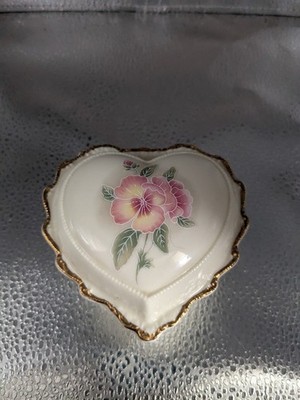 VTG Floral Heart-Shaped Ceramic Trinket  Music Box '' Love Me Tender'' Read Desc