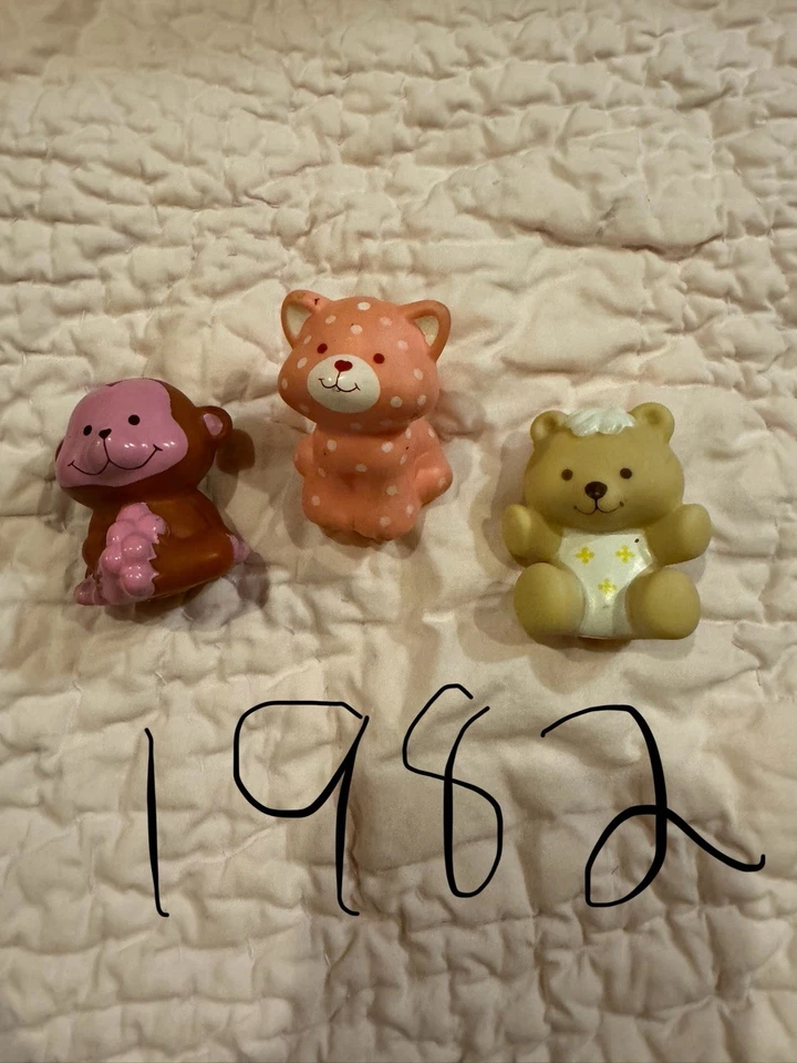 Vintage Dolls Strawberry Shortcake Collection and Y2K Accessories Lot Of 18 Doll - Image 4 of 4