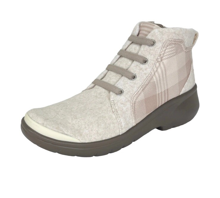 Bzees Ankle Boots Kick Back Taupe Cushioned Insole Arch Support New 7m