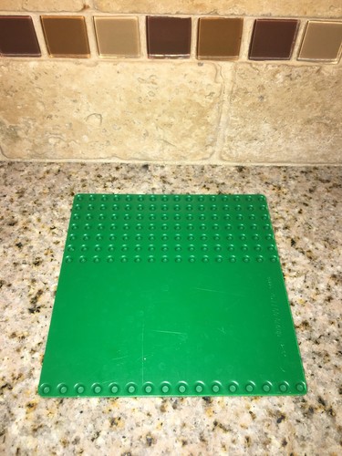 Lego Grundplatte grünes Gras und grauer Landeplatz misst 5 x 5 - Bild 3 von 4