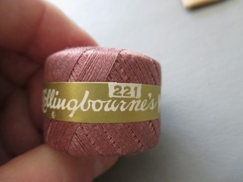 Vintage Metal Pin Cushion Round Container Thread Holder & Thread - Picture 10 of 12