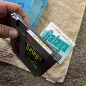 Galaga: Demons of Death con custodia Nintendo blu manuale (Nintendo NES, 1988)