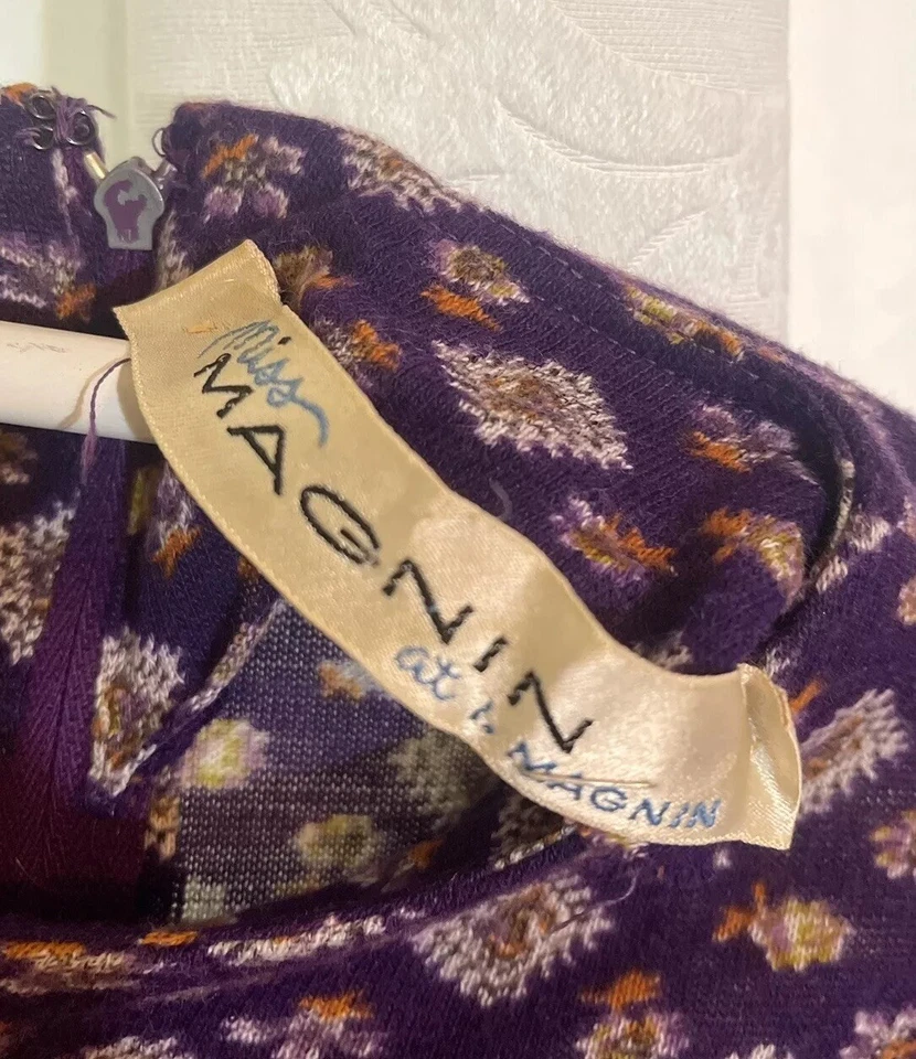 I MAGNIN Vintage Cotton Plum/Gold Hobo Core India Print Dress & Plum Velvet Hat - Image 3 of 4