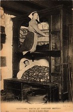 CPA Coutumes - Moeurs et Costumes Bretons - Un Lit a double Étage (482764)