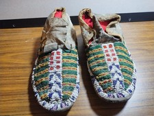 Antique OLD Native American Indian N Plains beaded Lakota Sioux moccasins womans