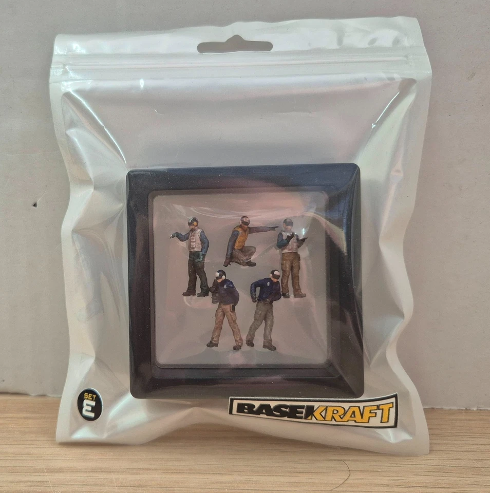 Basekraft 1/72 US Navy aircraft-carrier flight deck support crew SET E - Immagine 2 di 4