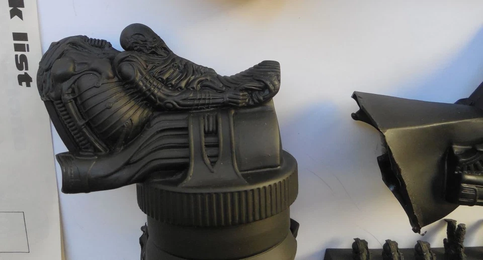 Alien Space Jockey With Astronauts 1/60 Halcyon Vinyl Model Kit HT04 H.R. Giger - Image 4 of 4
