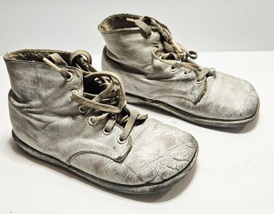 Vintage Antique 1920's or 30's Lace Up Baby Shoes Leather White Boots -  In Box