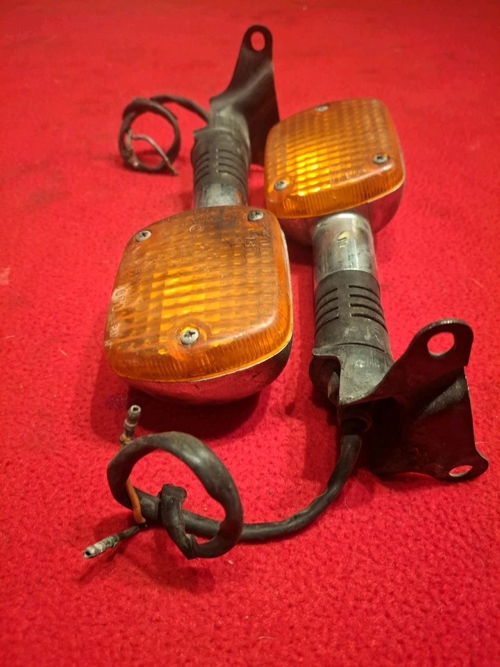Honda Magna V30 VF500 Original Blinker Turn Signal Lights Rear Set & Mounts OEM - Image 2 of 4