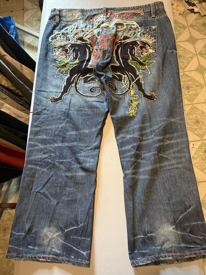 Pantalones de mezclilla Christian Audigier para hombre 42x32 corona de pantera bordado gráfico de tatuaje Y2K Foto 2 de 4