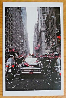 Postkarte John F. Kennedy + Jackie_New York Manhattan 1960_Cornell Capa Magnum_