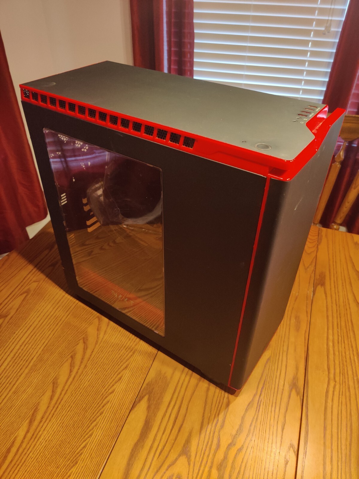 NZXT H440 RBCAH440WM1 Red / Black ATX Mid Tower Computer Case tv542