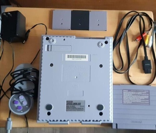 SNES & SUPER GAMEBOY W/ 3 GAMEBOY GAMES (POKEMON TCG, SUPER MARIO LAND & TETRIS) - Picture 2 of 4