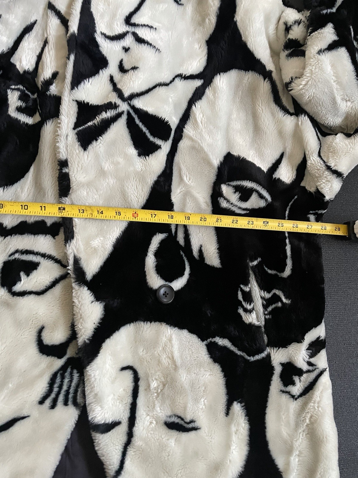 Vintage Donnybrook Faux Fur Coat with Picasso Faces Size L Black & White image 6