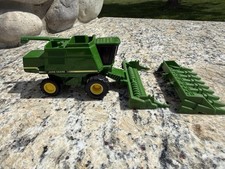 John Deere 9500 Combine die-cast model tractor