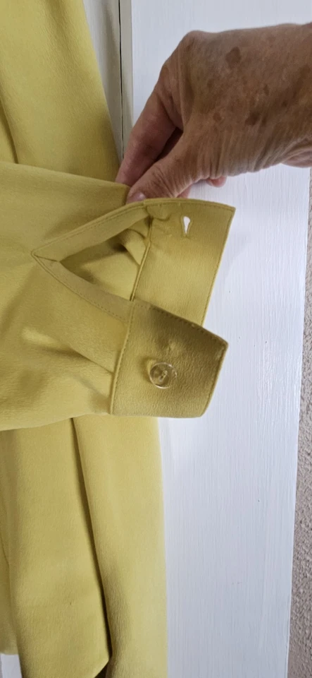 Blazer De Colección DANABUCHMAN Petites Cuello Amarillo Botón 100% Seda 8P Foto 3 de 4