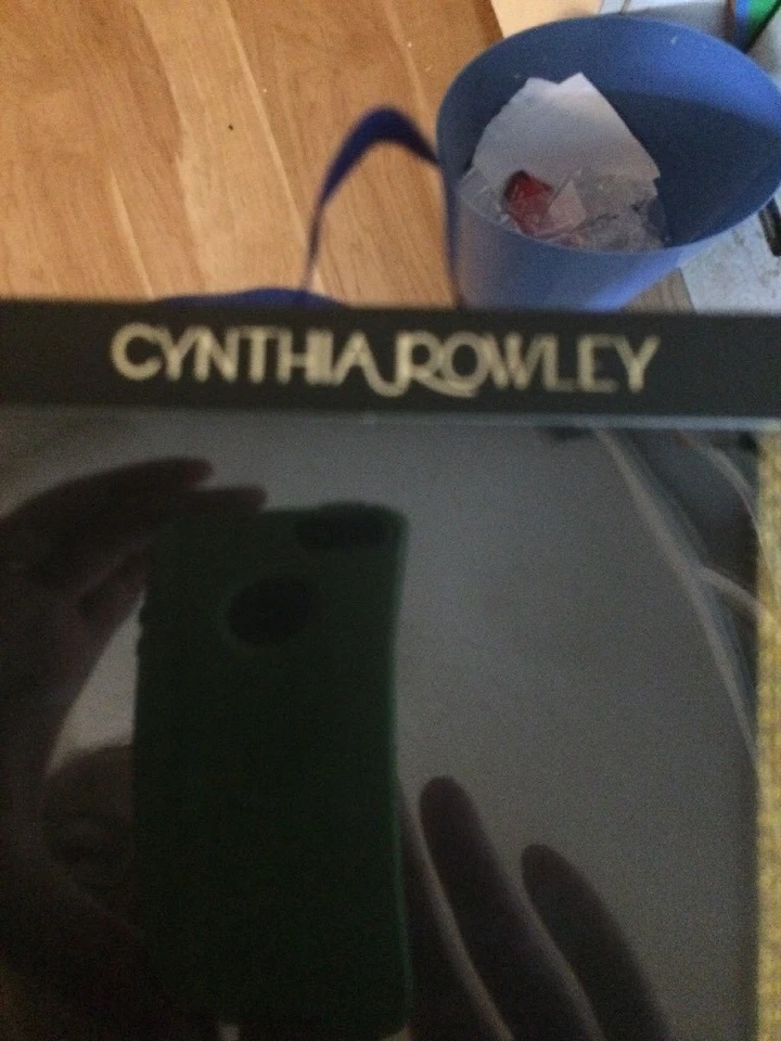 NIB Cynthia Rowley Magnetic Folio for 9-10 Inch Tablets ~ Black/Gold t4 - Image 2 of 4