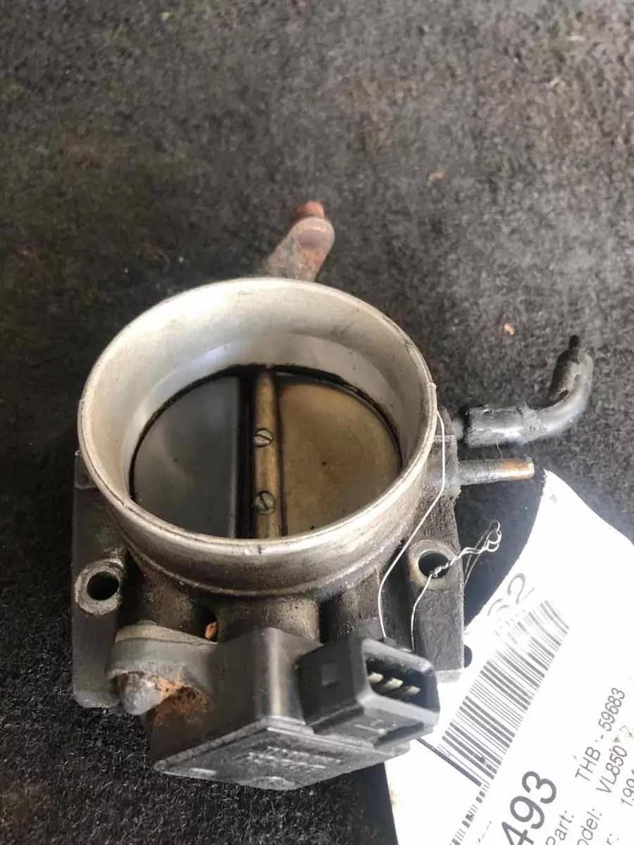 Volvo 850 throttle body outlet