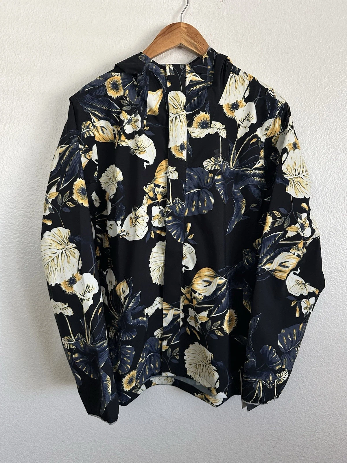 Under Armour StormProof Cloudstrike Hooded Floral Jacket 1388910 Men Size Medium