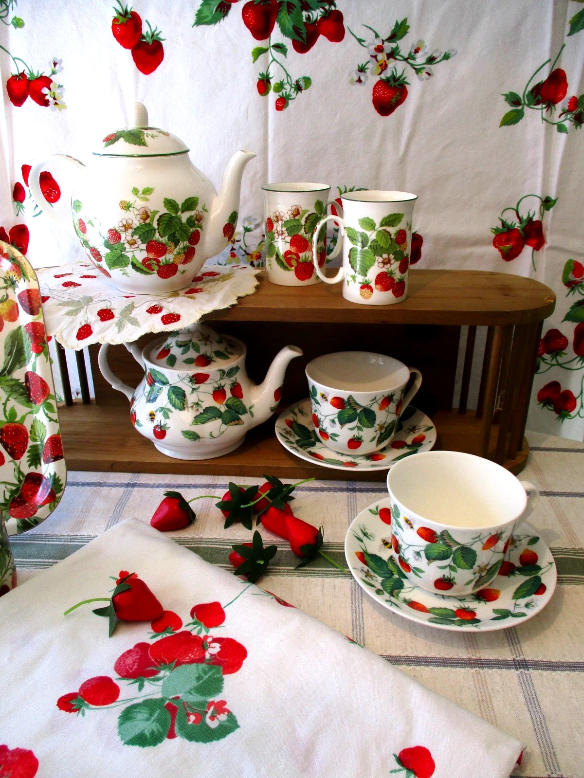 Strawberry Garden Birch Tray - Thumbnail 4