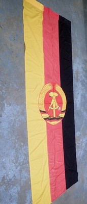 Riesige Original DDR Flagge 300x90cm - doppelseitig genähtes Abzeichen - DDR NVA Banner