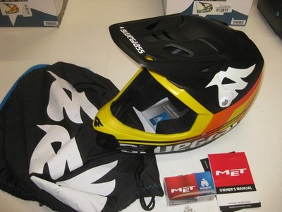 Restposten: Bluegrass Brave Fahrradhelm, Größe L, black shaded red yellow