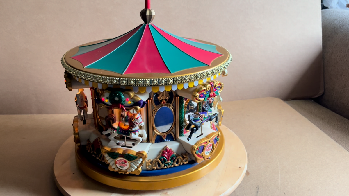 Mr. Christmas Merry Go Round Musical Animated Carousel 21 Carols