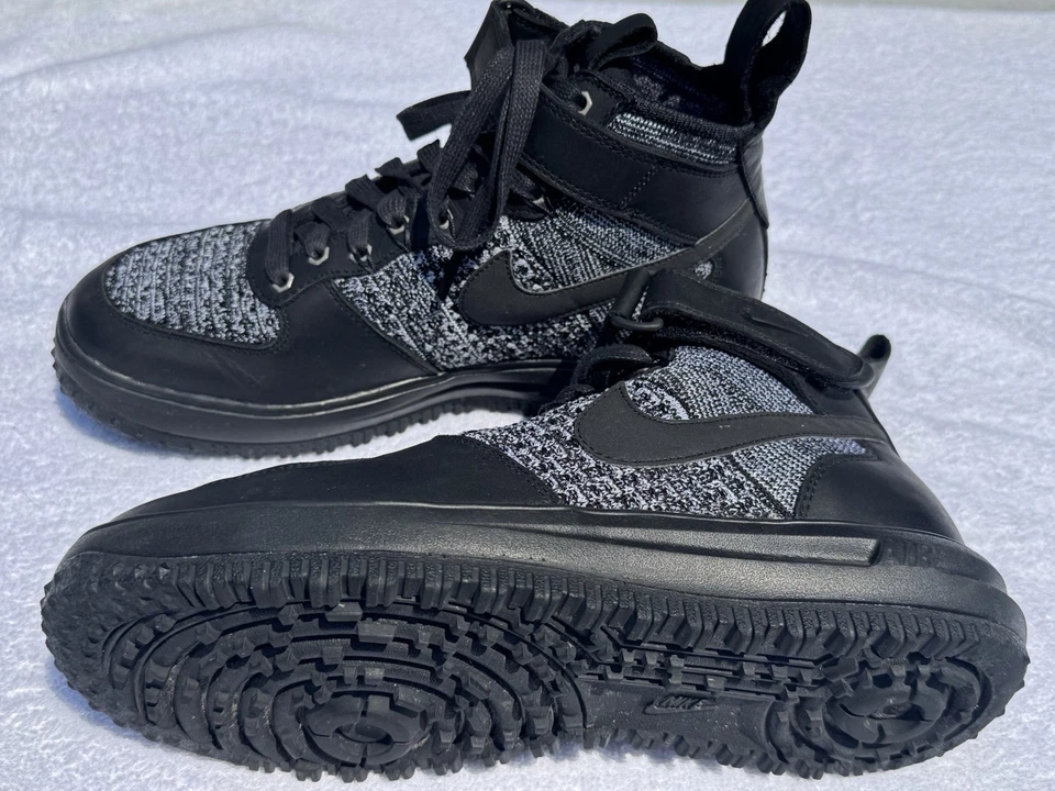 Bota de trabalho Nike Lunar Force 1 Flyknit 'Oreo' - Imagem 2 de 4