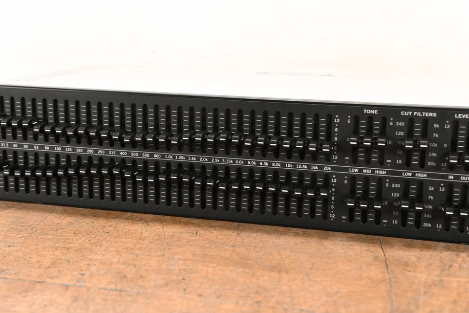 Rane DEQ 60 Dual Channel 30 Band Graphic Equalizer CG01S5F - Image 3 of 4