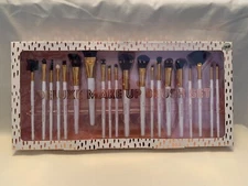 20 Deluxe Makeup Brush Set