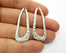 2 Dangle Hammered Charms Double sided Antique Silver Plated jewelry Accessories