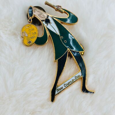 Vtg Lions Club International New Castle DE Art on the Green Enamel Lapel Pin