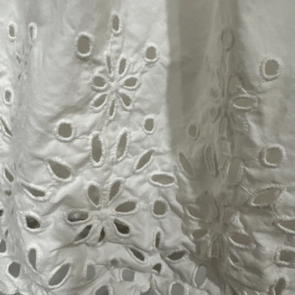 Mini vestido blanco sin tirantes Hollister. Talla M. Diseño de encaje floral. Coqueta Foto 4 de 4