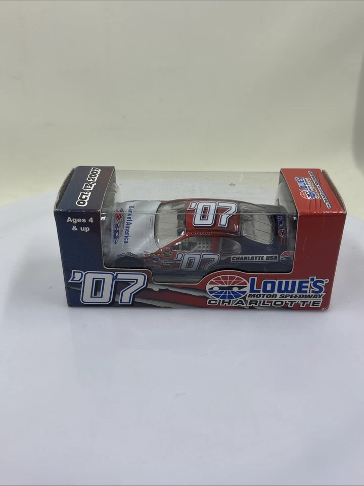 COCHE NASCAR LOWES MOTOR SPEEDWAY BANK OF AMERICA 500 Foto 3 de 4