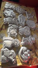 Wilton Cartoon Character Aluminum Cake Pan Set, 13 Piece, Sesame Street & more 