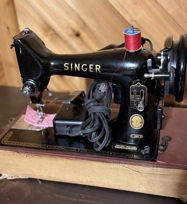 SINGER 99K Vintage Black Domestic Built-in Sewing Machine with Case