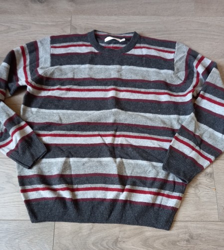 Jersey clásico de lana de cordero a rayas gris y borgoña EWM para hombre. Talla L. - Imagen 4 de 4