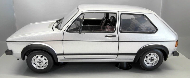 Sunstar escala 1/18 Diecast - 1091 Volkswagen Golf GTI Mk1 plateado Foto 2 de 4
