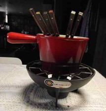 cocotte fonte émaillée " ROUGE  FLAMMÉ" COUSANCES DOUFEU  LE CREUSET  FRANCE