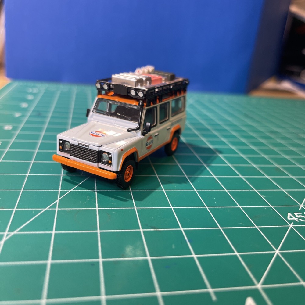 Mini GT 1:64 Land Rover Defender Gulf Racing