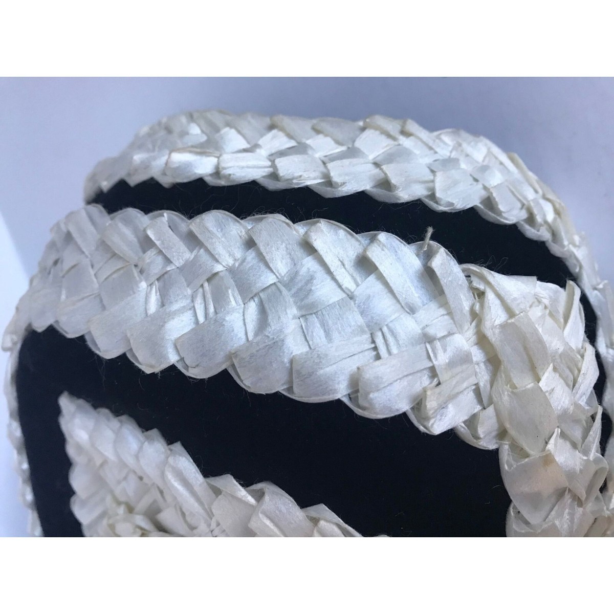 Hat Fascinator Black Velvet And White Saks Fifth Avenue  display picture 1