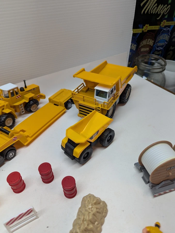 LOT OF 18 Construction Toys Trucks Men at Work Sign Rocks Steel Rolls Toy Set - Image 4 of 4